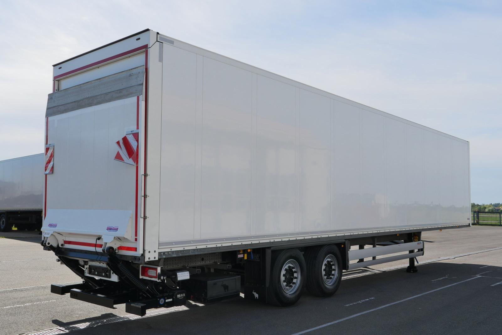 Schmitz Cargobull SKO SBO 18 / LBW BÄR 2000 kg /ROLLTOR / 3 x ZURR