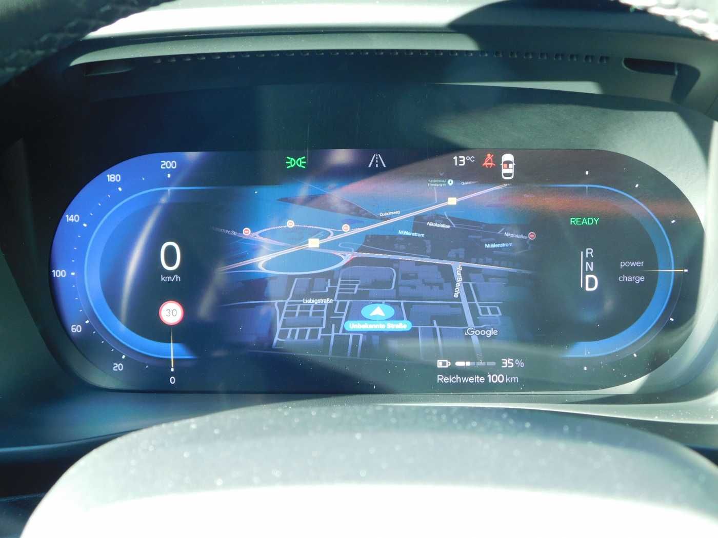 Fahrzeugabbildung Volvo XC40 Recharge Twin Motor AWD Plus 'AHK, GJR'