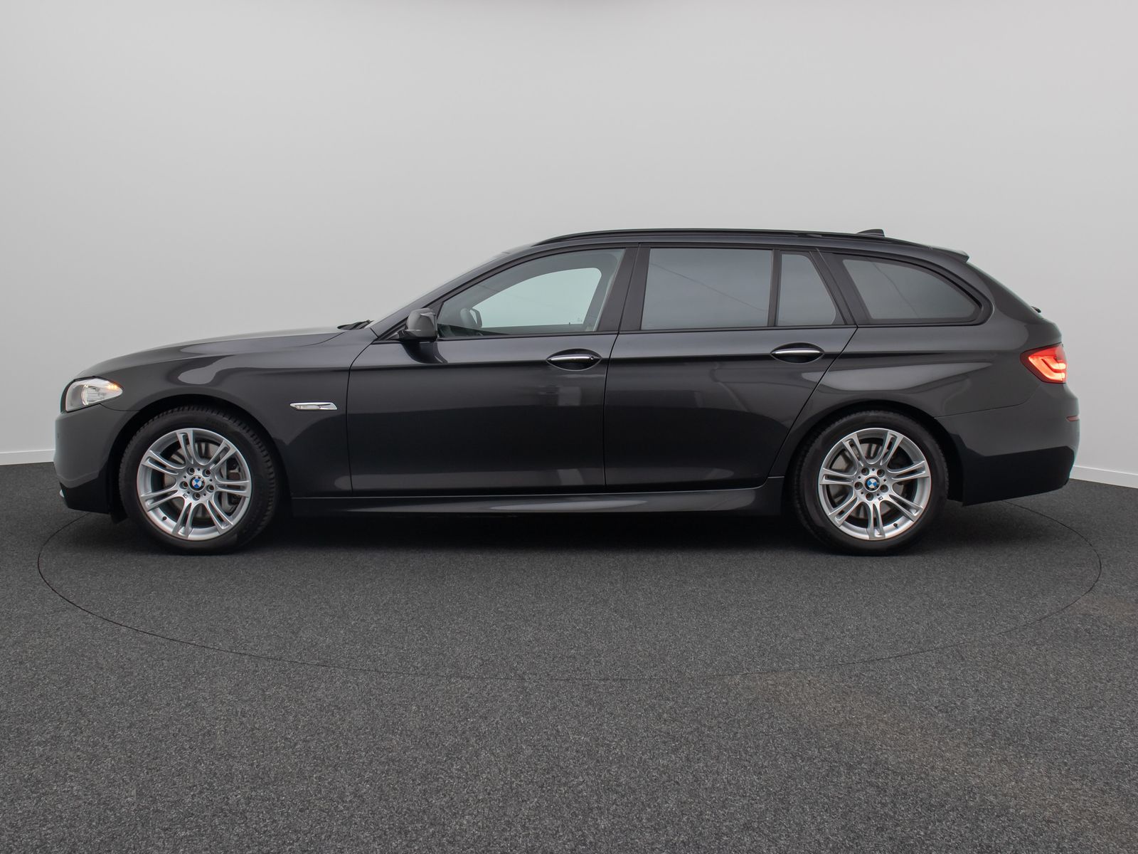 Fahrzeugabbildung BMW 530d xD M Sport Kamera HUD NaviPro Panorama HiFi