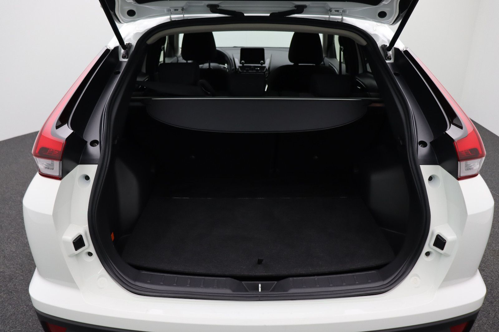 Fahrzeugabbildung Mitsubishi Eclipse Cross 2.4 Basis Hybrid 4WD