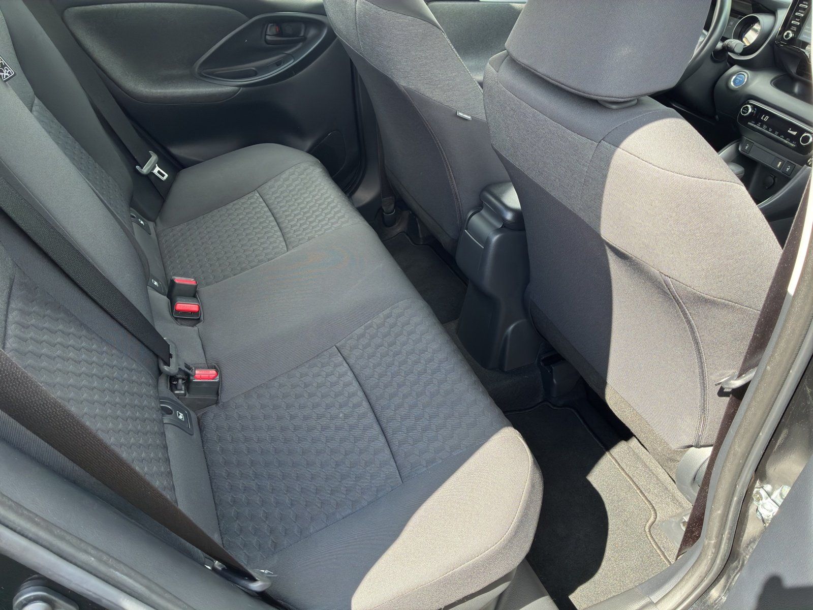 Fahrzeugabbildung Toyota Yaris 1.5 Dual-VVT-iE Hybrid Club Kamera,LED,LM