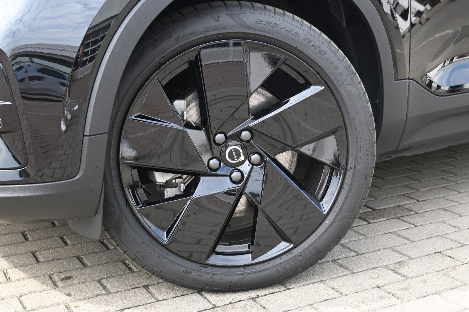 Fahrzeugabbildung Volvo EX40 Ultra Black Edt Single Motor Extended Range