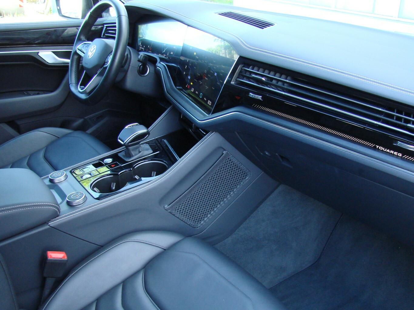 Volkswagen Touareg 3.0TDi Black Style 4M ACC LED AHK Luftfe