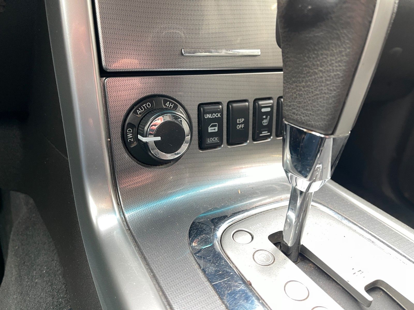 Fahrzeugabbildung Nissan Pathfinder 2.5 dCi SE