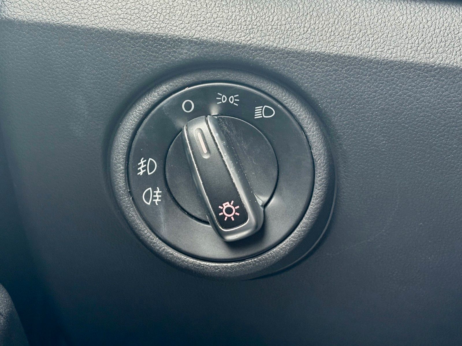 Fahrzeugabbildung Volkswagen up! 1.0 club up! Navi SHZ Klima 2.HD SCHECKHEFT