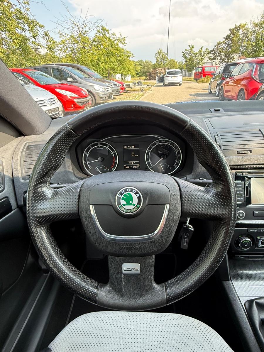 SKODA OCTAVIA - RS - 200 CV - BVM - CARNET ENTRETIEN