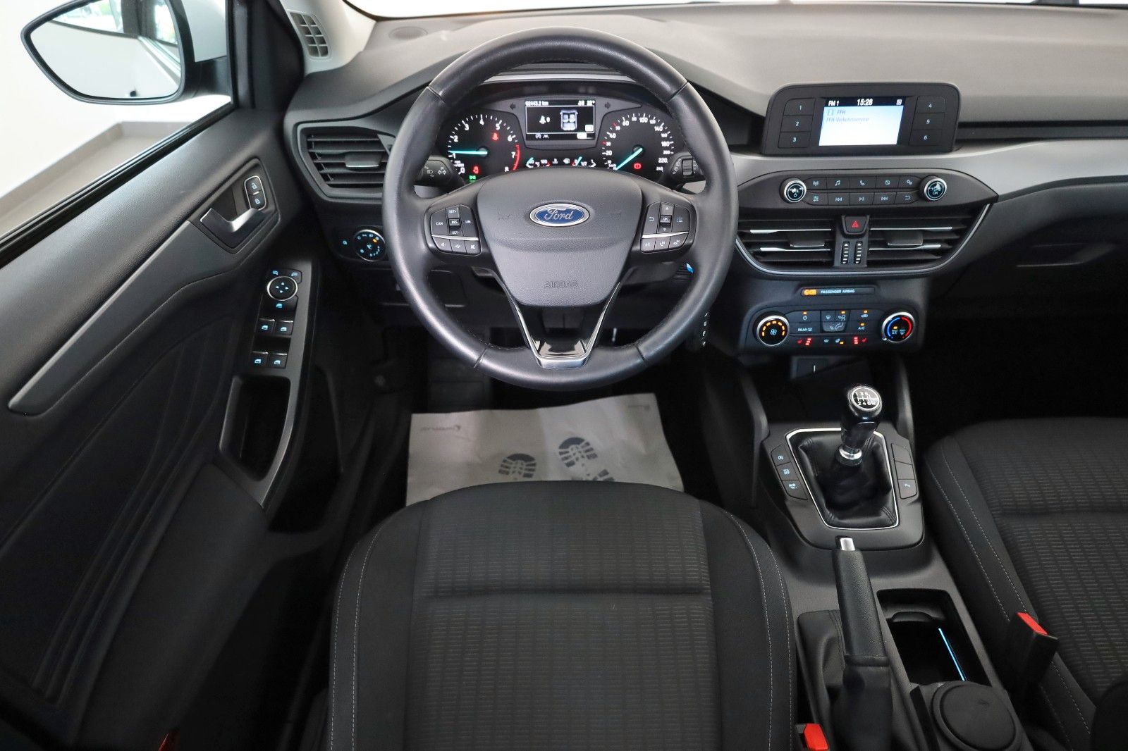Fahrzeugabbildung Ford Focus Lim. Trend SH,PDC,8 fach bereift