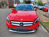 Mercedes-Benz GLA 200 - rote Mercedes-Benz GLA 200