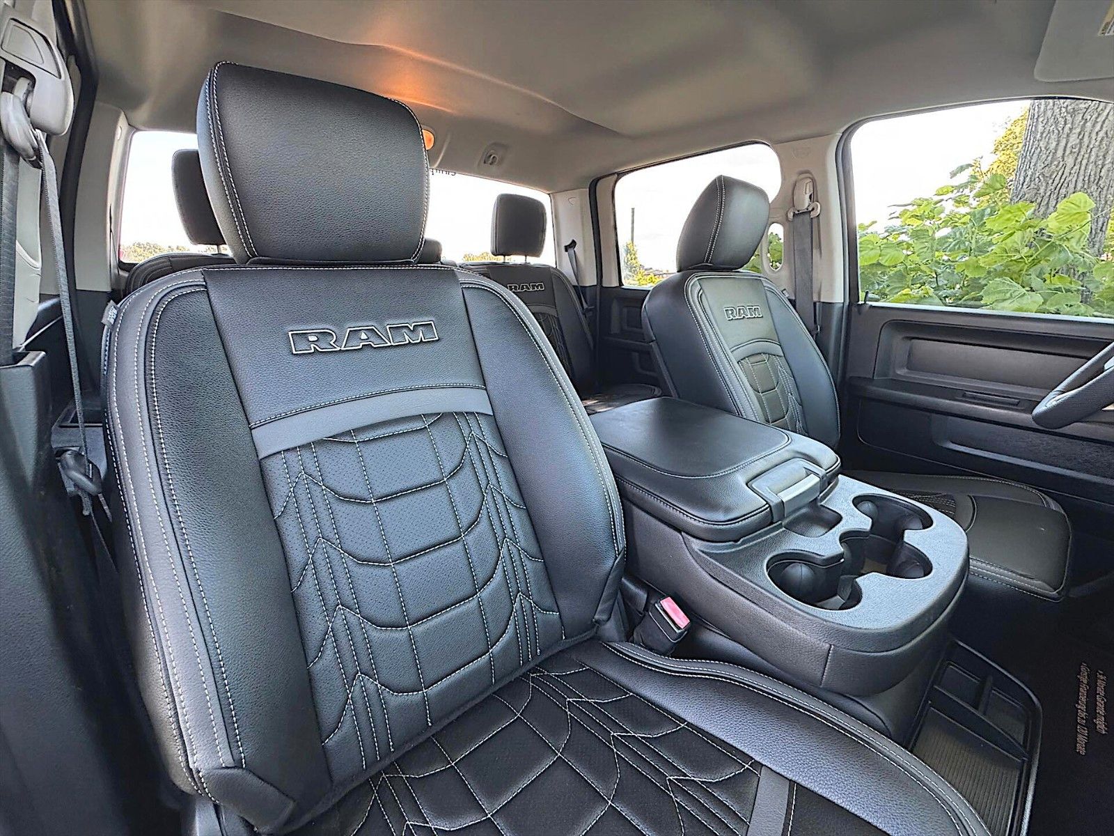 Fahrzeugabbildung Dodge RAM 5.7 V8 HEMI SPORT Offroad NIGHT 4x4 RAM BOX