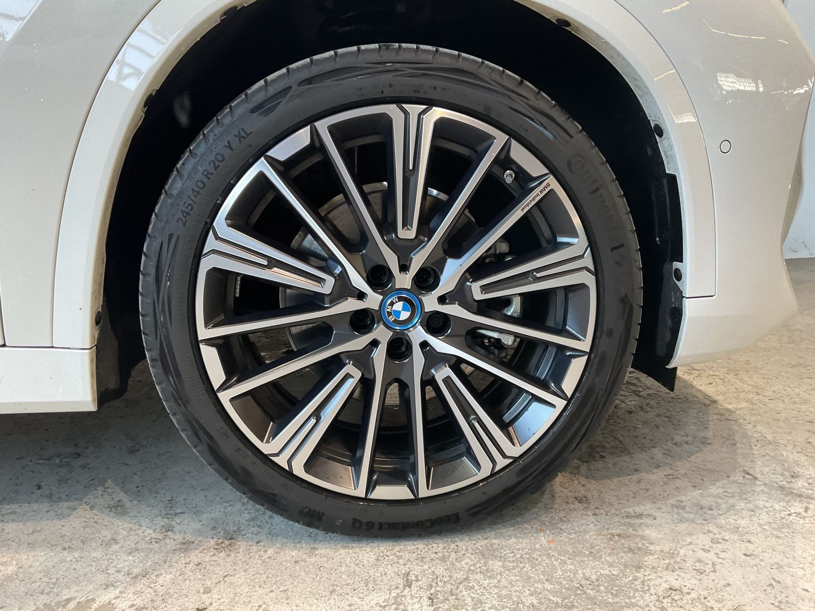 Fahrzeugabbildung BMW iX1 xDrive30 M Sportpaket Head-Up 20" LMR