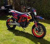 KTM 690 SMC-R 2024  - KTM SM R