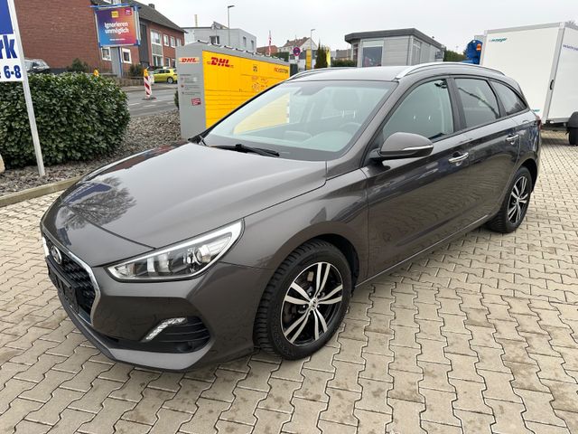 Hyundai i30 cw YES! Navi Kamera