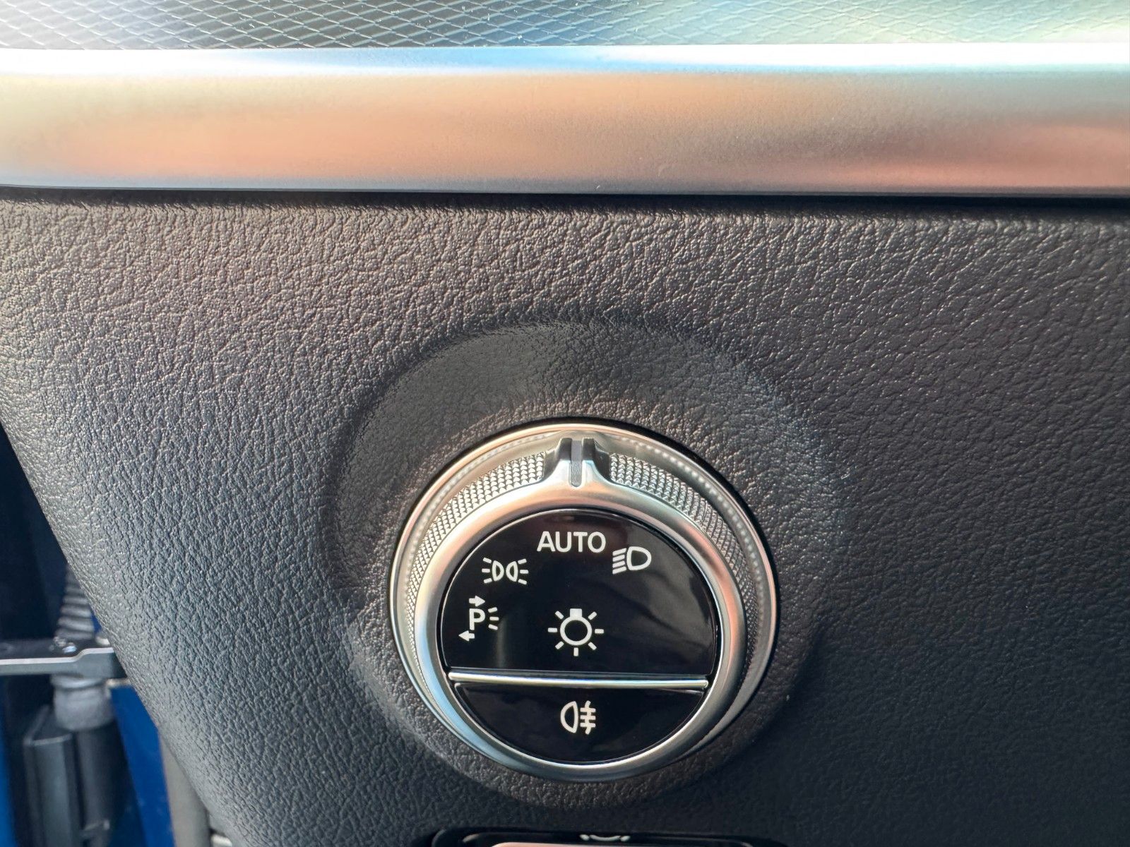 Fahrzeugabbildung Mercedes-Benz C 300d AMG+Burmester+Distr+Digital+360+