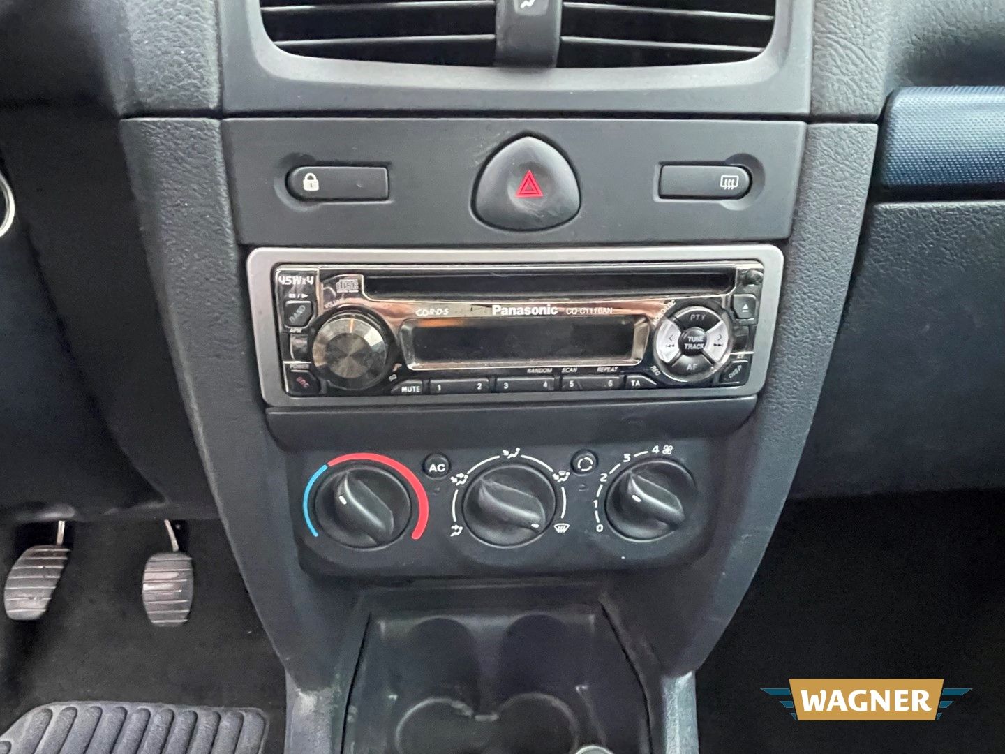 Fahrzeugabbildung Renault Clio II Authentique Klima TÜV 01/2026