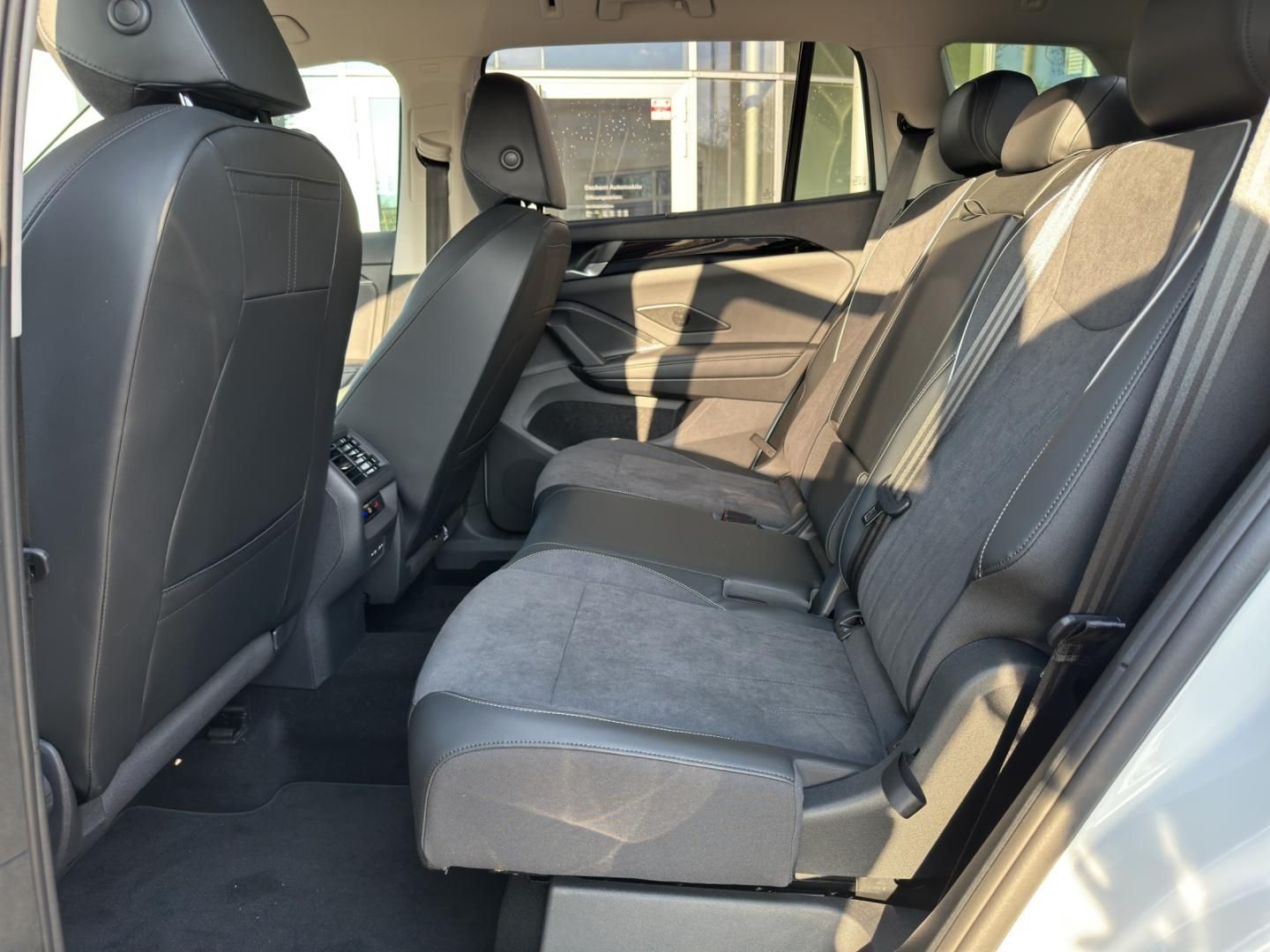 Fahrzeugabbildung Volkswagen Tayron Elegance Elegance,AHK,Navi,App Connect 7