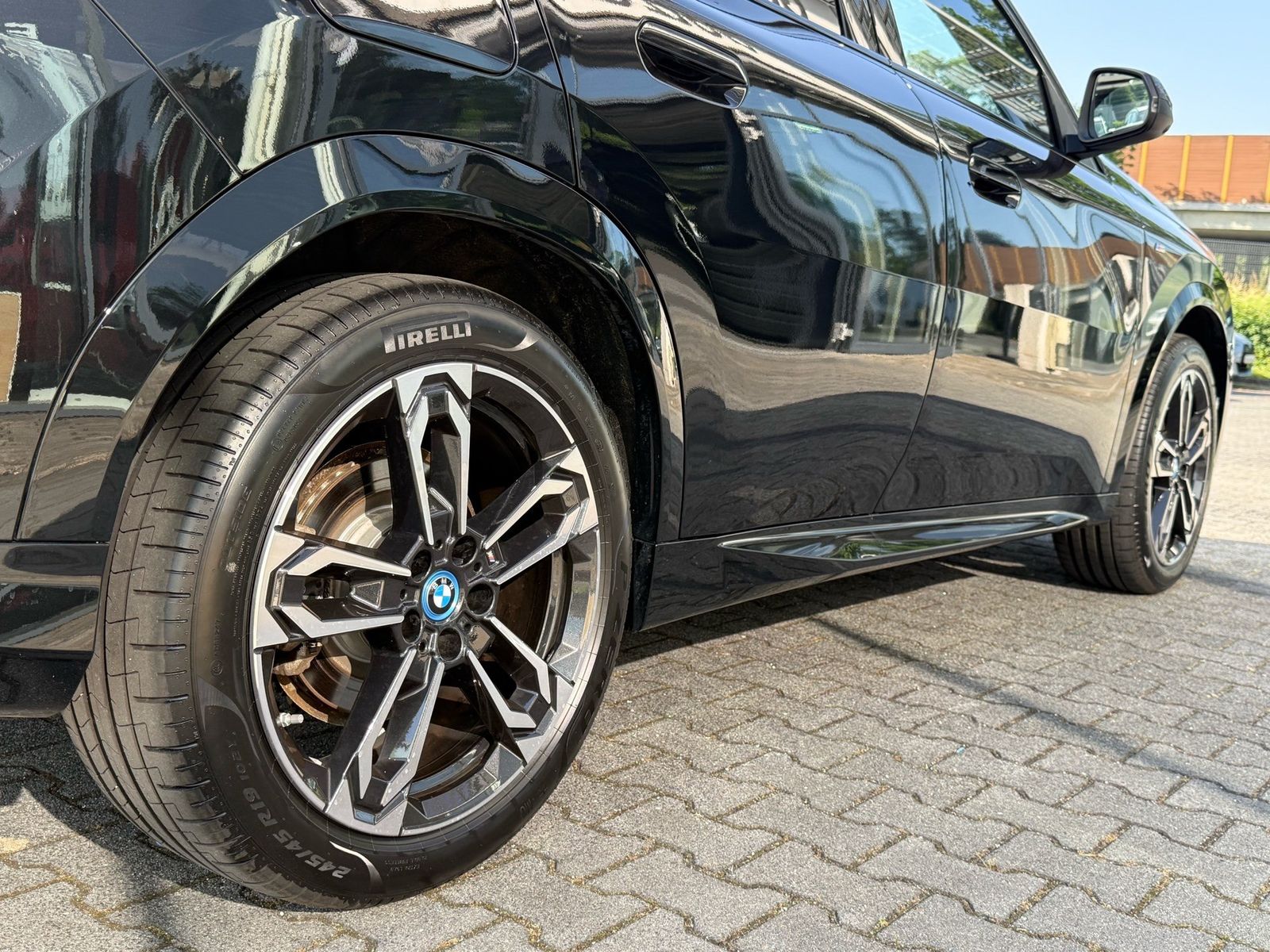 BMW iX2 - Bild 13