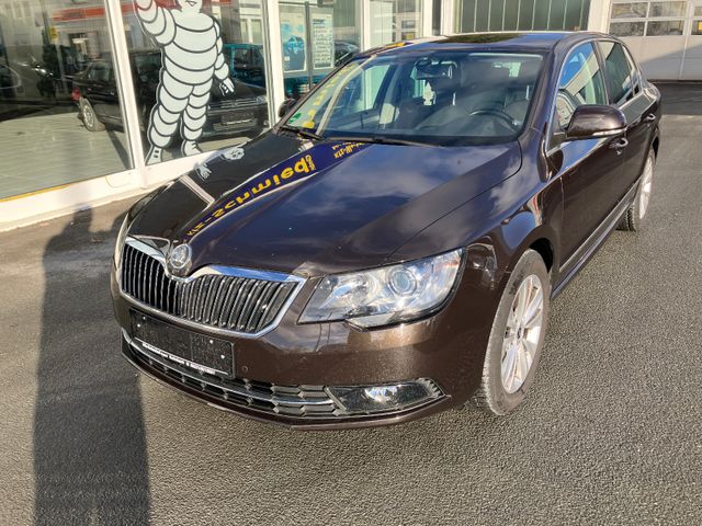 Skoda Superb Elegance*Navi*Climatronic*Standheizung*