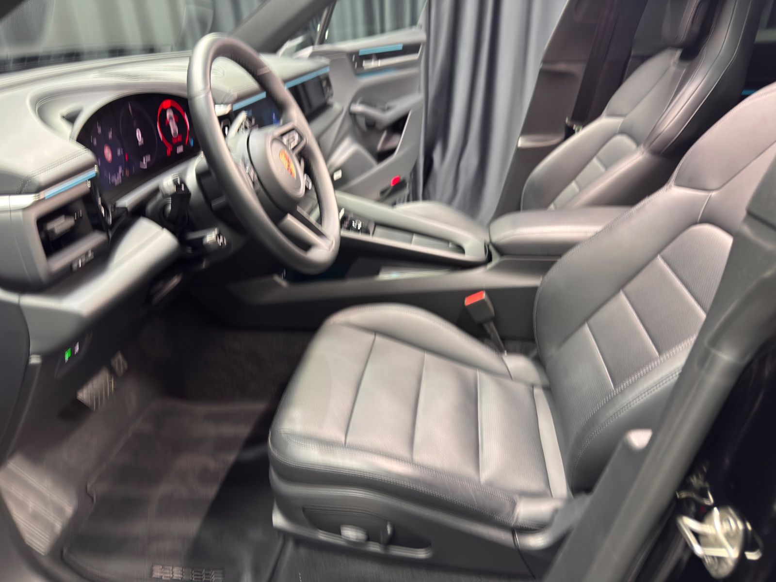 Fahrzeugabbildung Porsche Macan Electric 4|BOSE|PANORAMA|KAMERA|