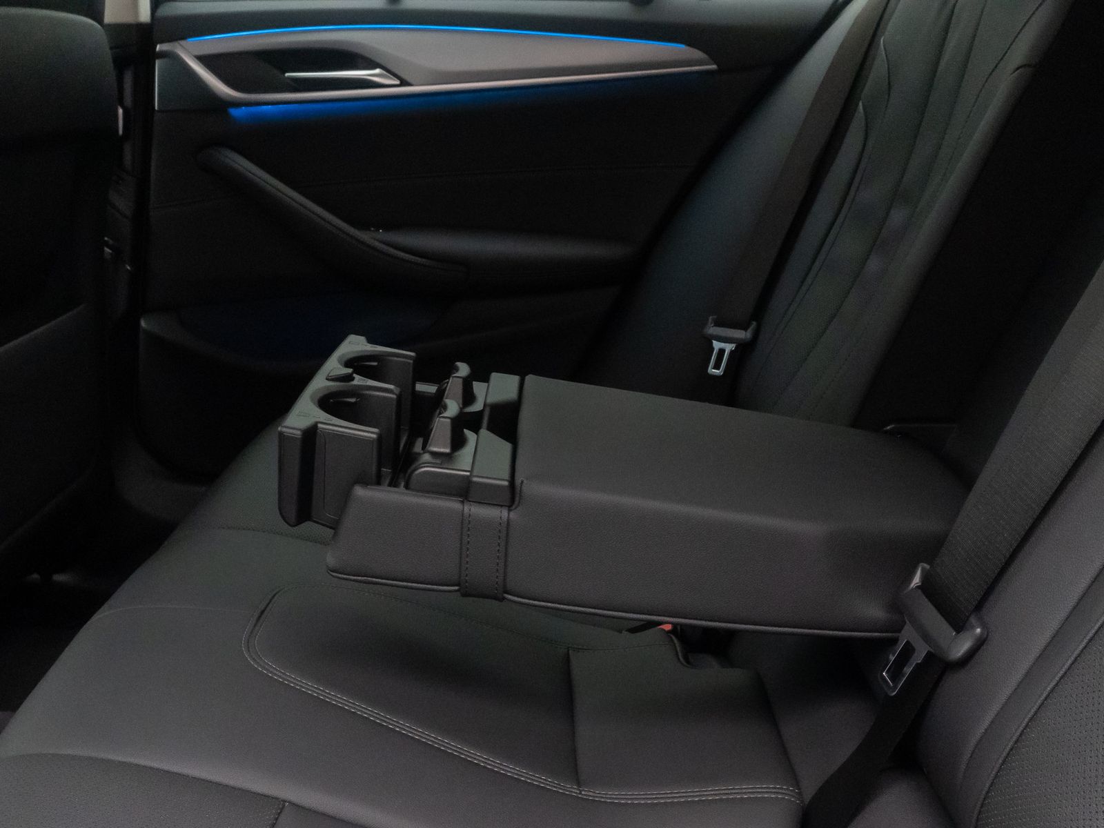 Fahrzeugabbildung BMW 530e Kamera DAB HiFi Sport Leder Komfort Alarm