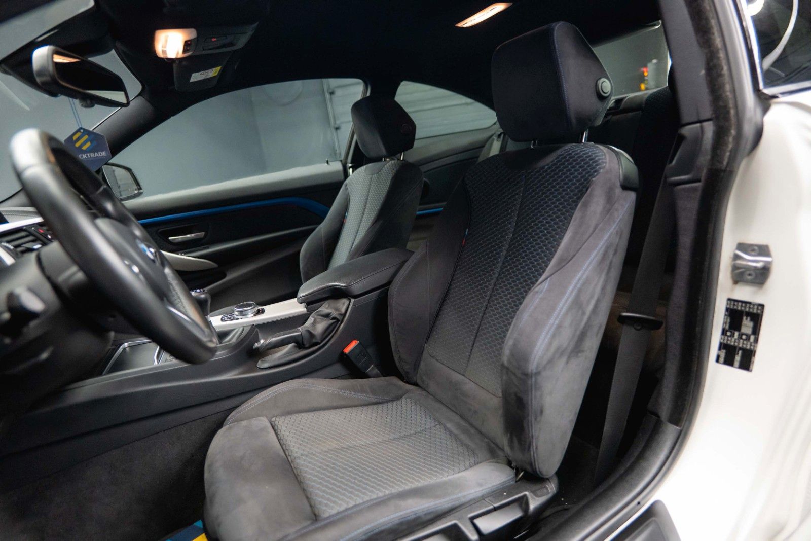 Fahrzeugabbildung BMW 420i M Sport Coupe Shadow Line Performance LCI