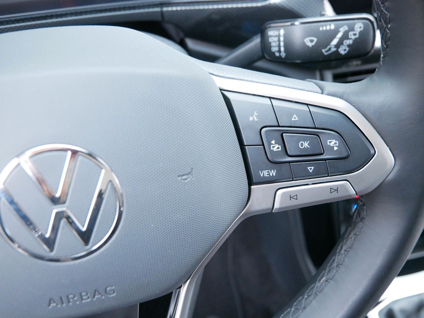 Fahrzeugabbildung Volkswagen T-Cross 1.0 TSI Life NEU32T ACC NAVI SHZ LED PDC