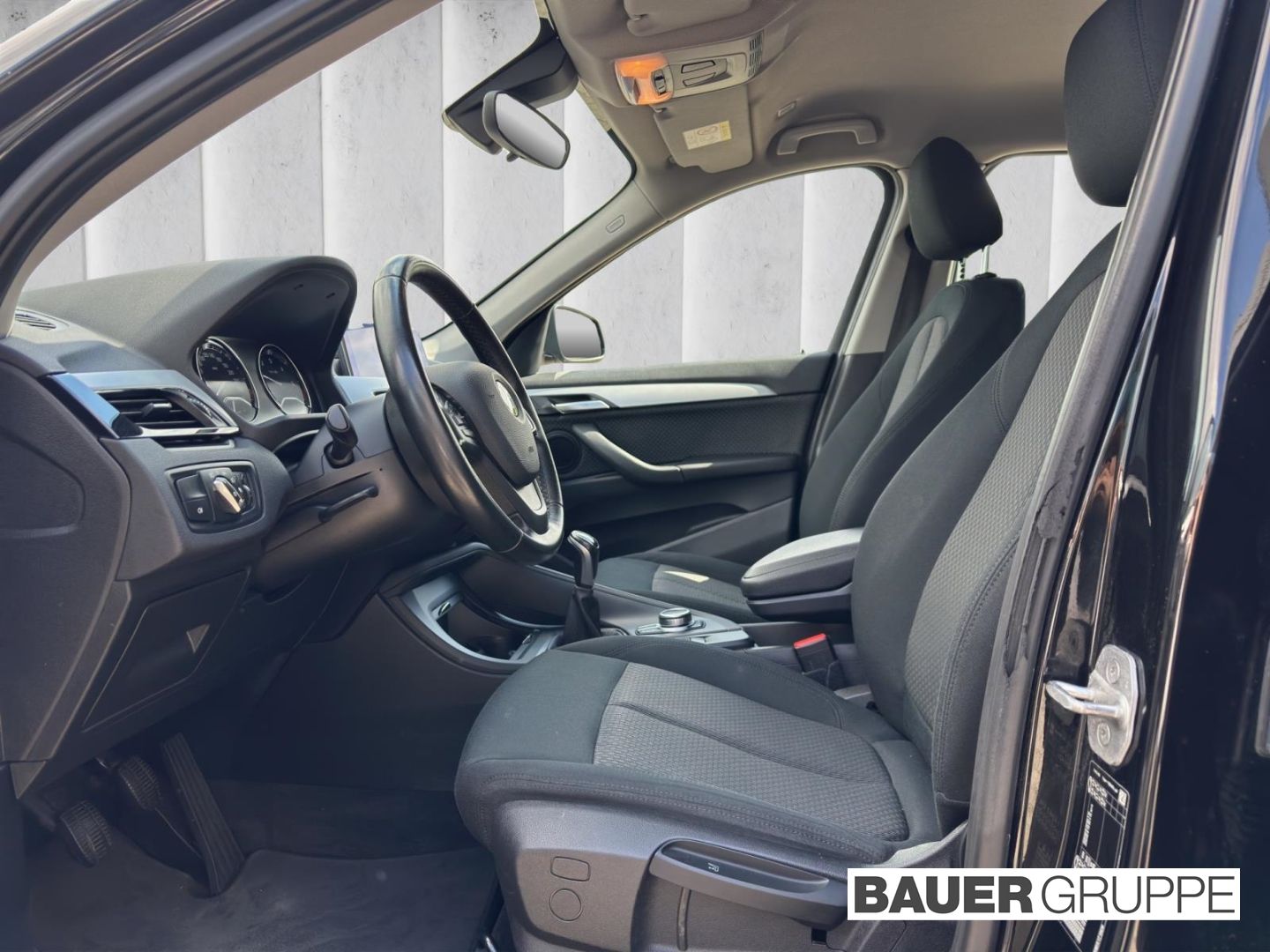 BMW X1 sDrive18d Advantage RFK AHK Navi LED El. Heck foto 10