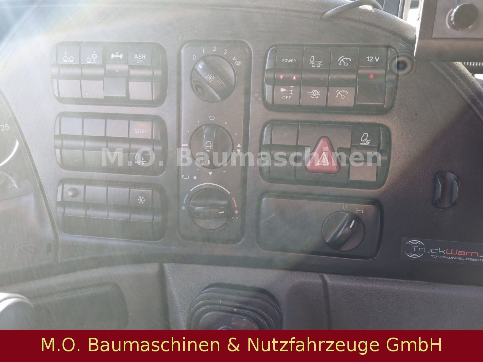 Fahrzeugabbildung Mercedes-Benz Actros 2532 /  6-Zyl / 3-Achser / AC / L+L Achse