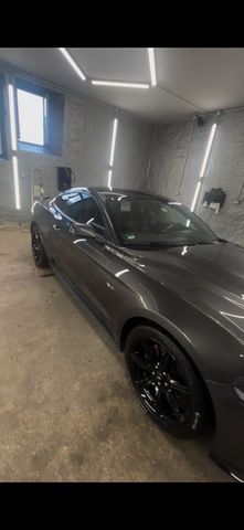 Ford Mustang 2.3 EcoBoost Auto -