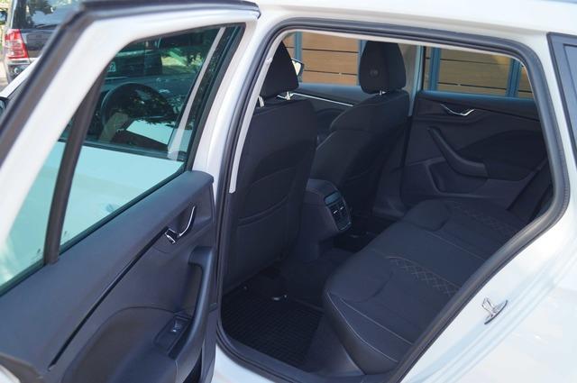 Skoda Kamiq CarPlay-LED-PDC-Sitzh.-Allwetter-Spur-AHK