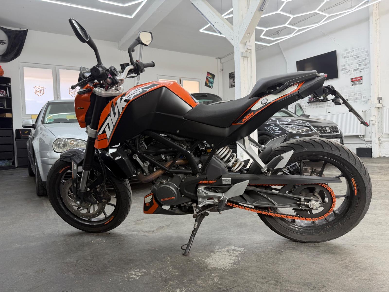 KTM Duke 2013 — rear view