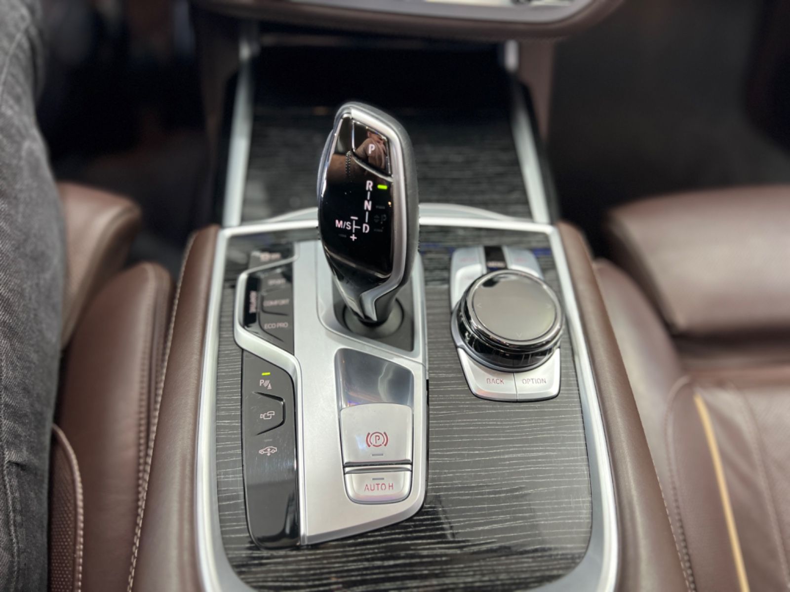 Fahrzeugabbildung BMW 750 d xDrive*LASER*TV*AHK*REMOTE-PARK*KAMERA*ACC
