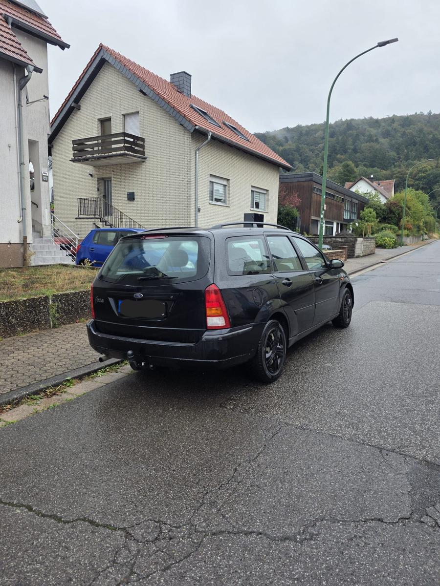 Ford Focus 2004 — engine 1.596 cm³, 101 HP (74kW)