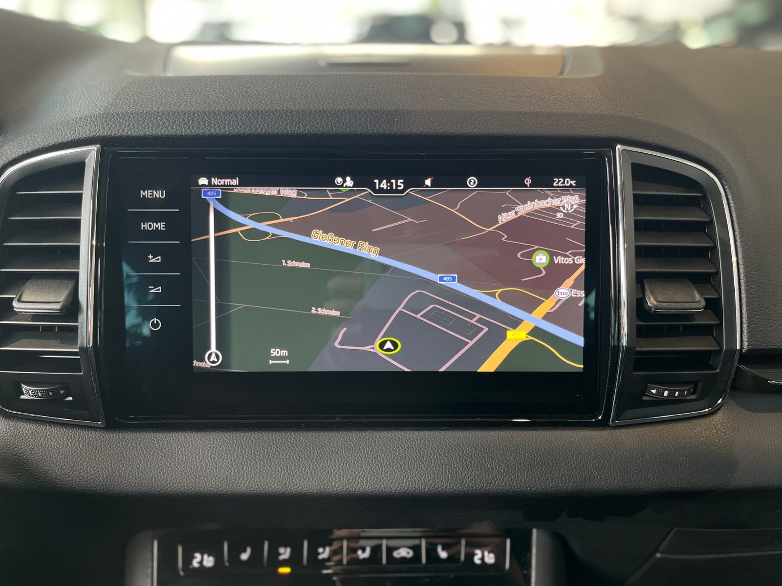 Fahrzeugabbildung SKODA KAROQ Style AHK ACC LED NAV LEDER 18"