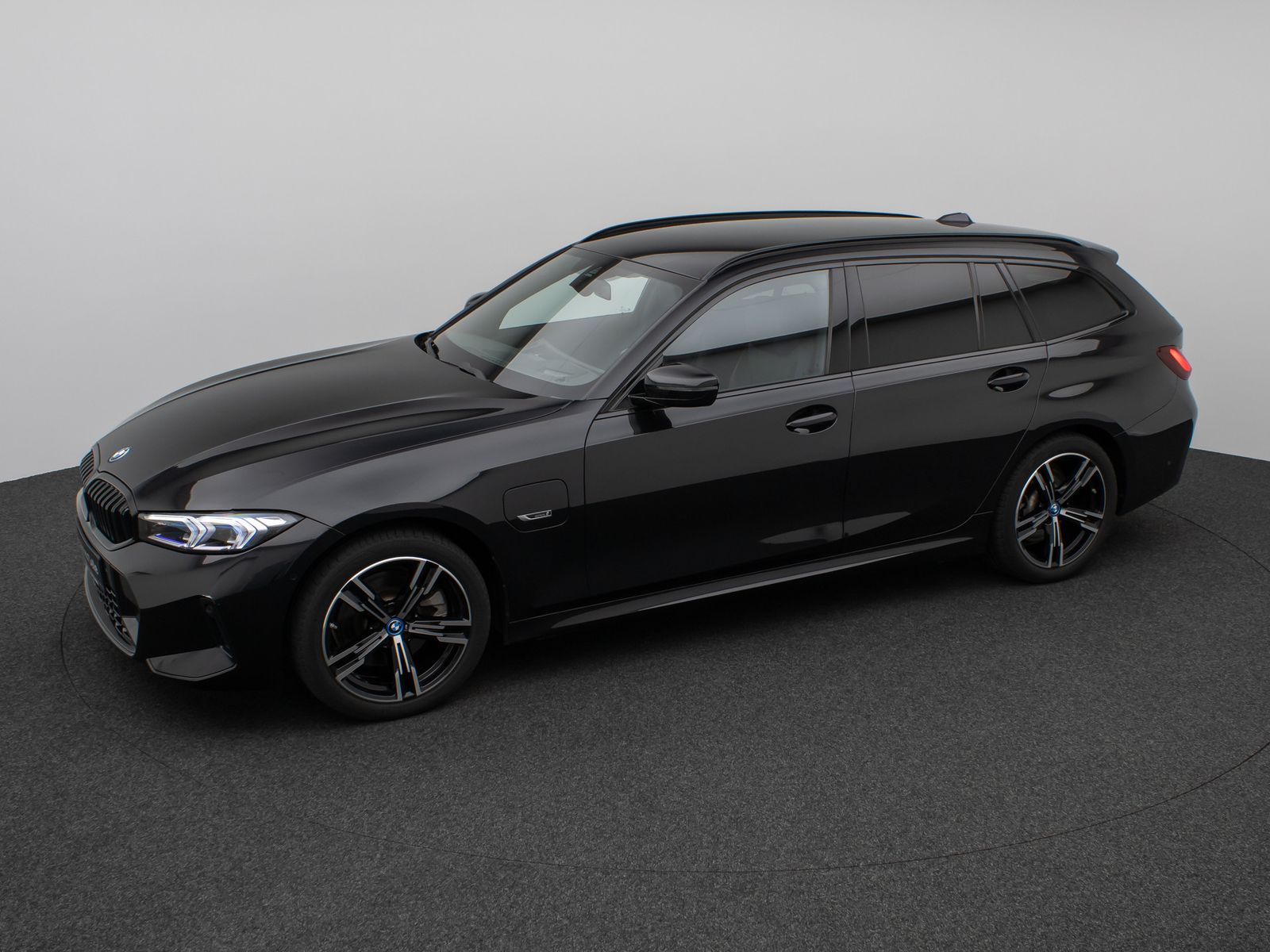 Fahrzeugabbildung BMW 330e xD MSport Kamera HUD DAB H/K Komfort 18Zoll
