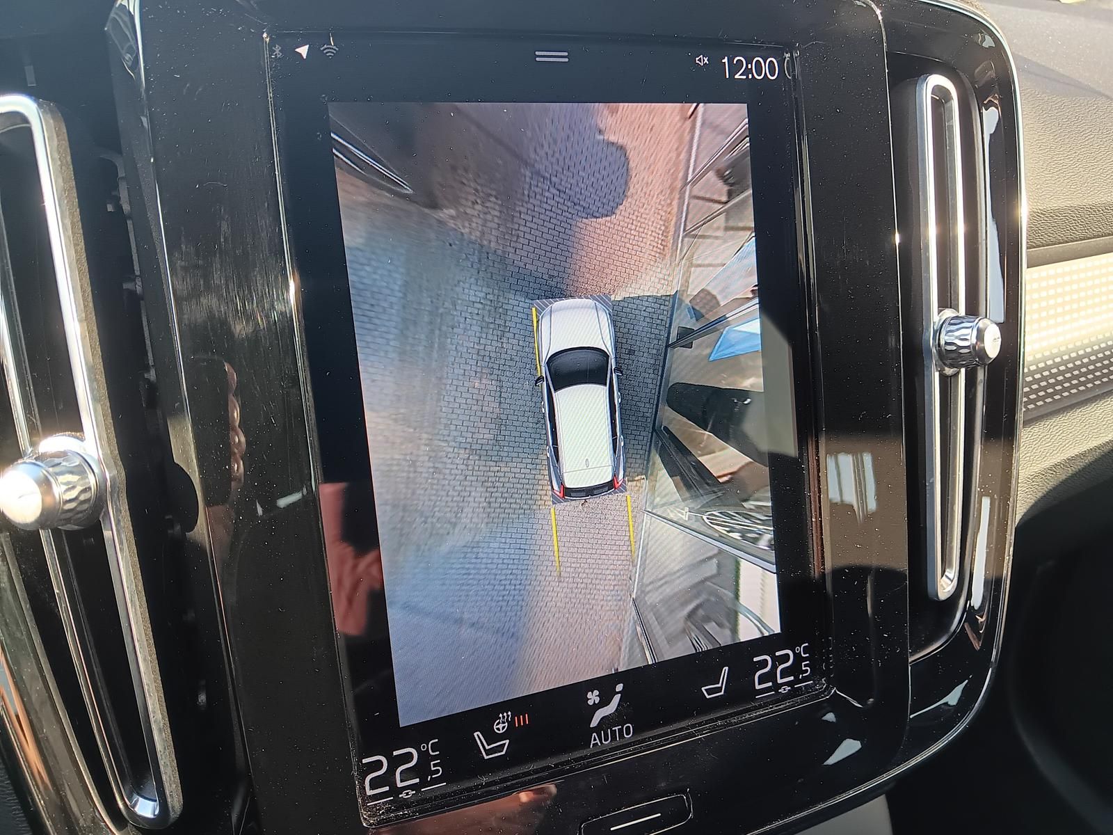 Fahrzeugabbildung Volvo XC40 T4 Recharge R-Design 'AHK ,360-Cam'