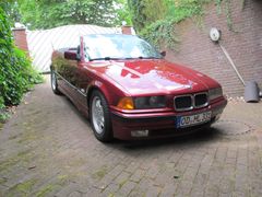 Fahrzeugabbildung BMW 328i  Cabrio  mit Hardtop