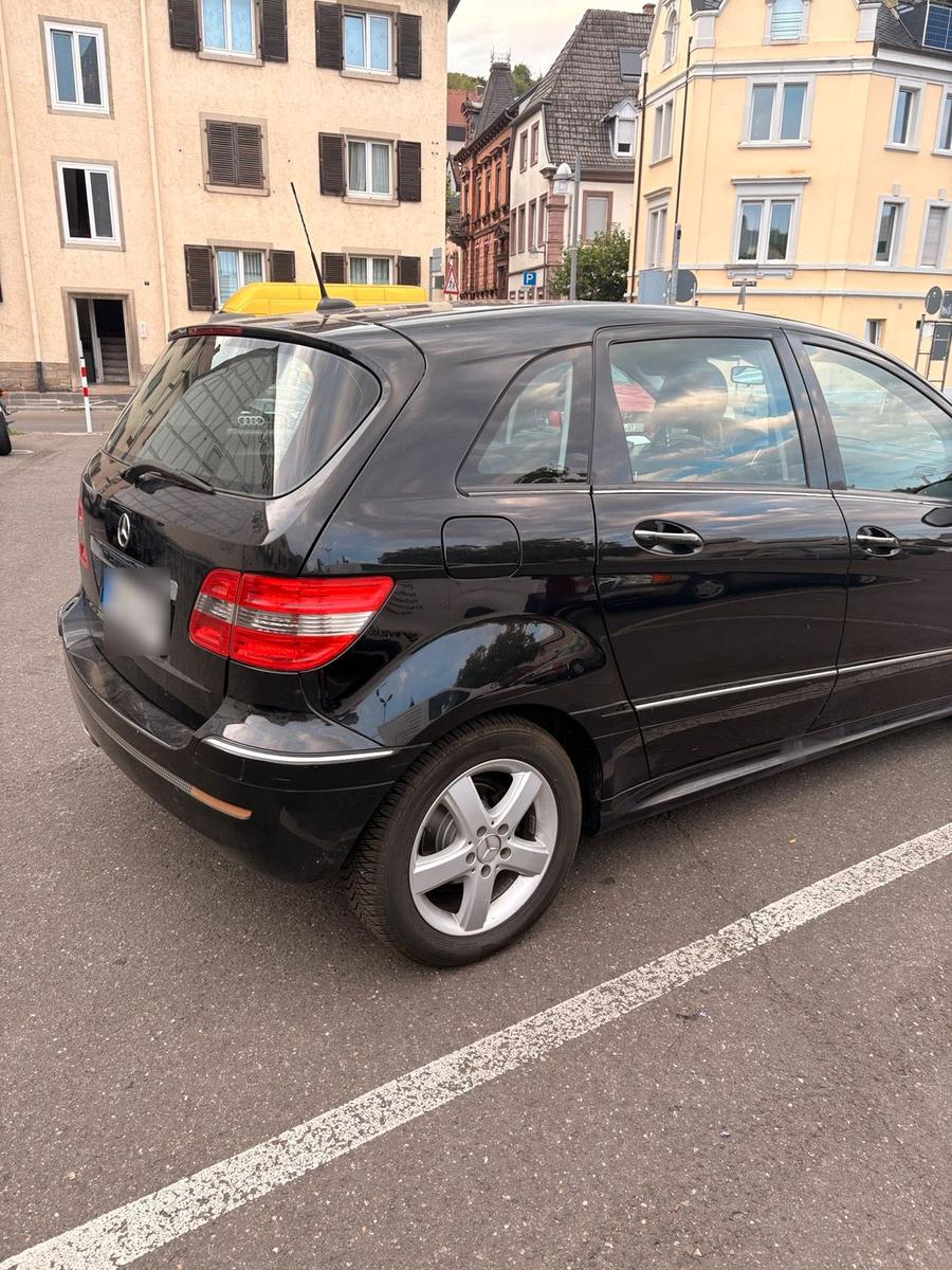 Mercedes-Benz B180 2005 — interior