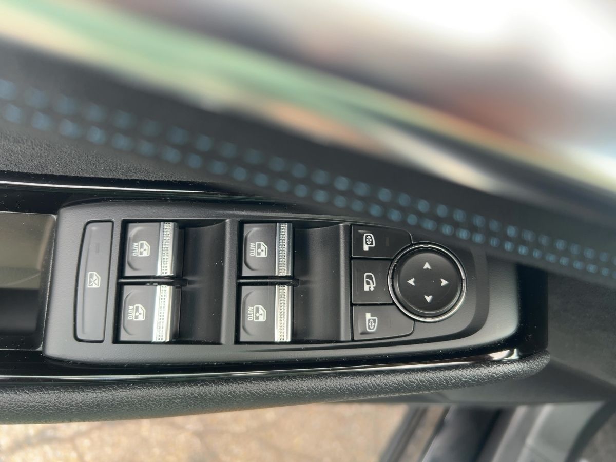 Fahrzeugabbildung Renault Austral Techno Esprit Alpine Mild Hybrid 160 Aut - mit KI generiert/bearbeitet