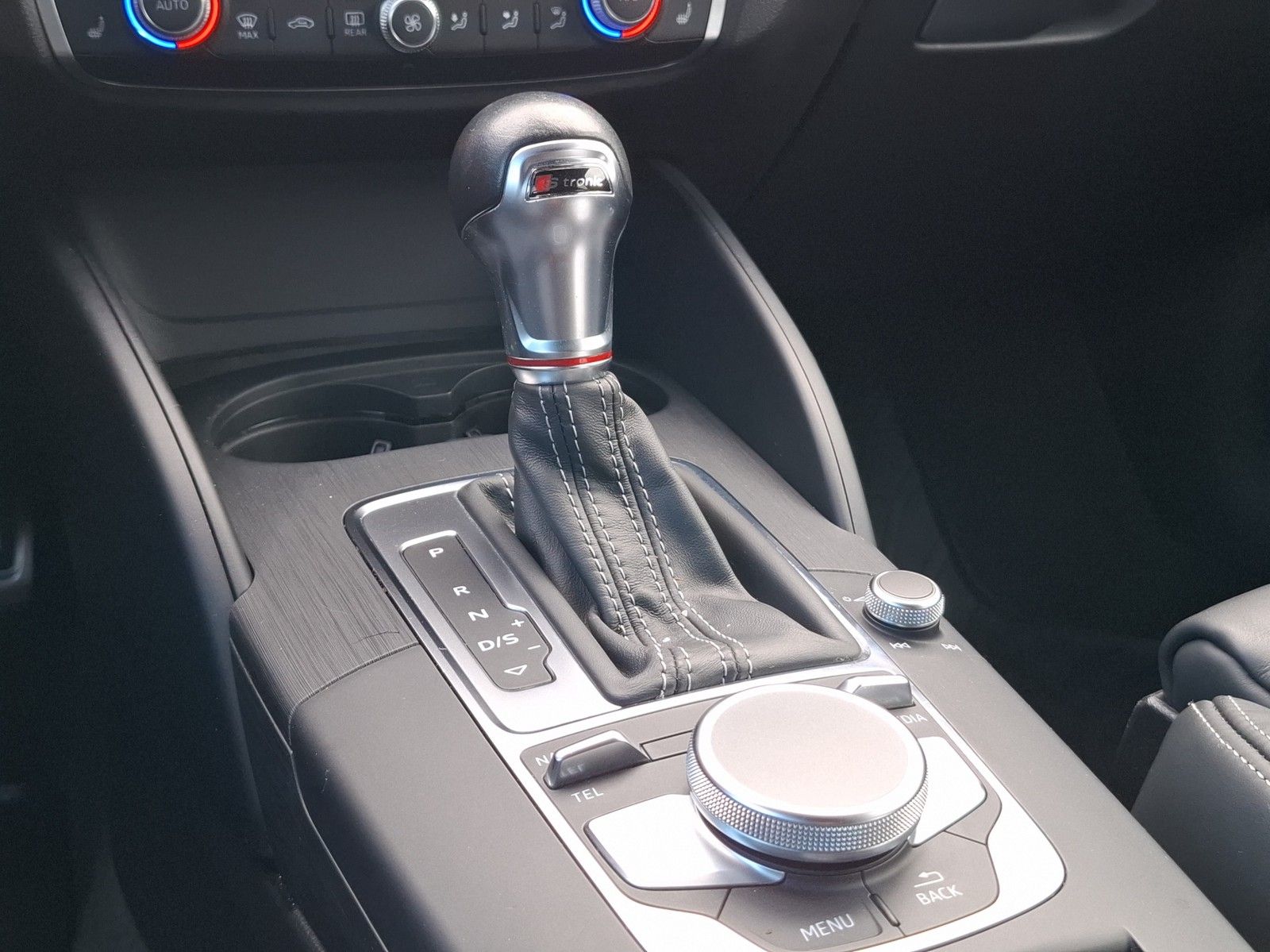 AUDI S3 Sportback 2.0 TFSI quattro S-TRONIC / LEDER / - Image 14