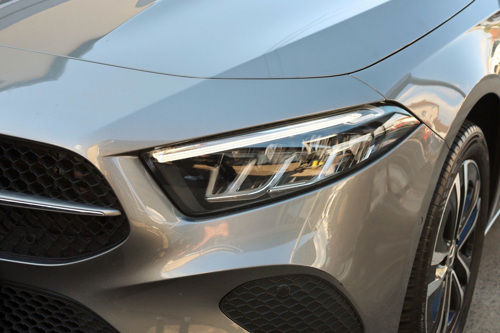 Fahrzeugabbildung Mercedes-Benz A 250 e, Progressive, Leder,Navi,LED,SH,Facelift
