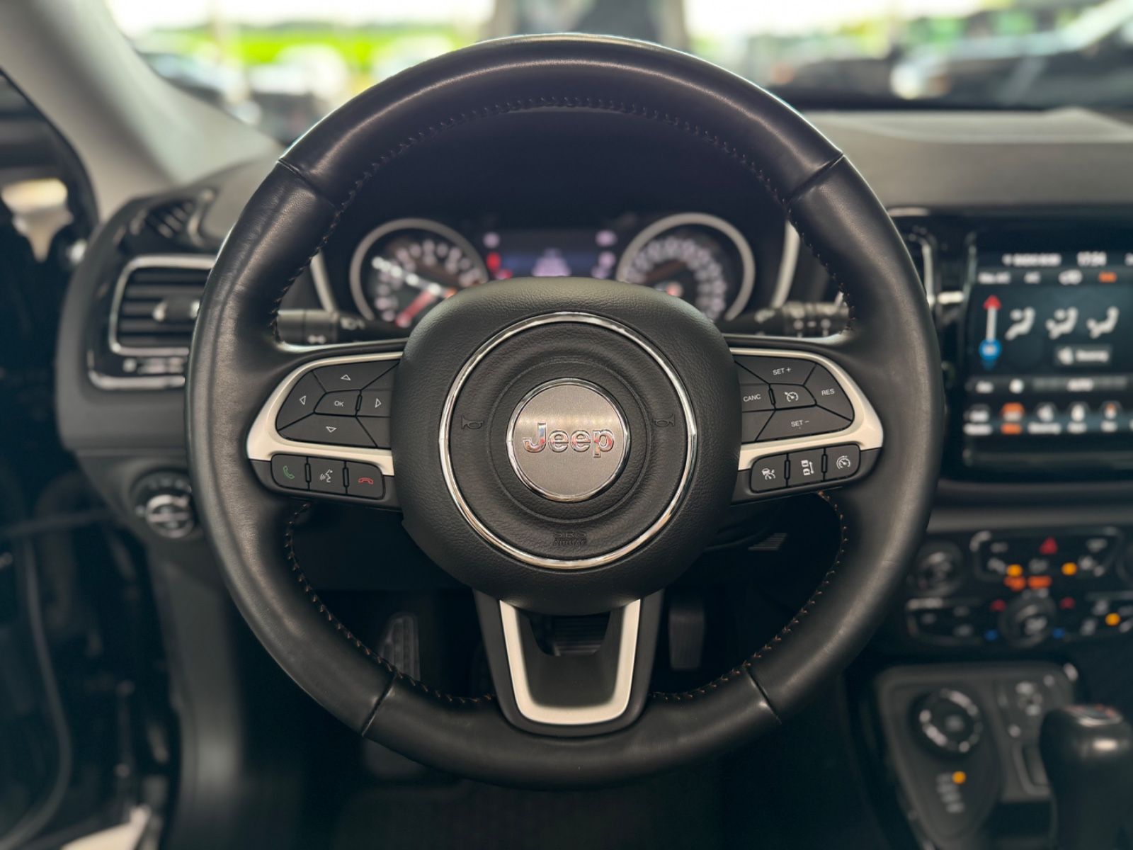Fahrzeugabbildung Jeep Compass 1.4 T Limited 4WD "AHK GJR Luxus-Paket "
