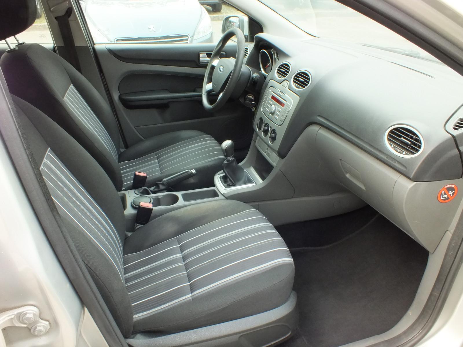 Ford Focus 2009 — photo 10