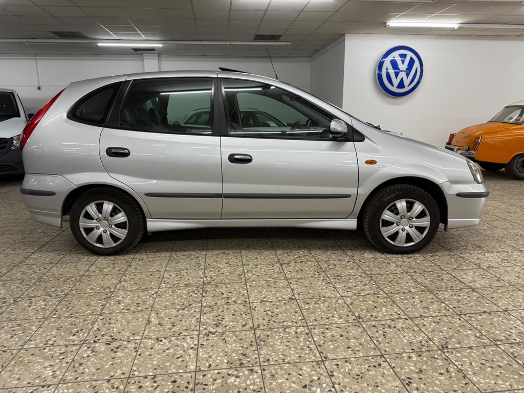 Nissan Almera Tino