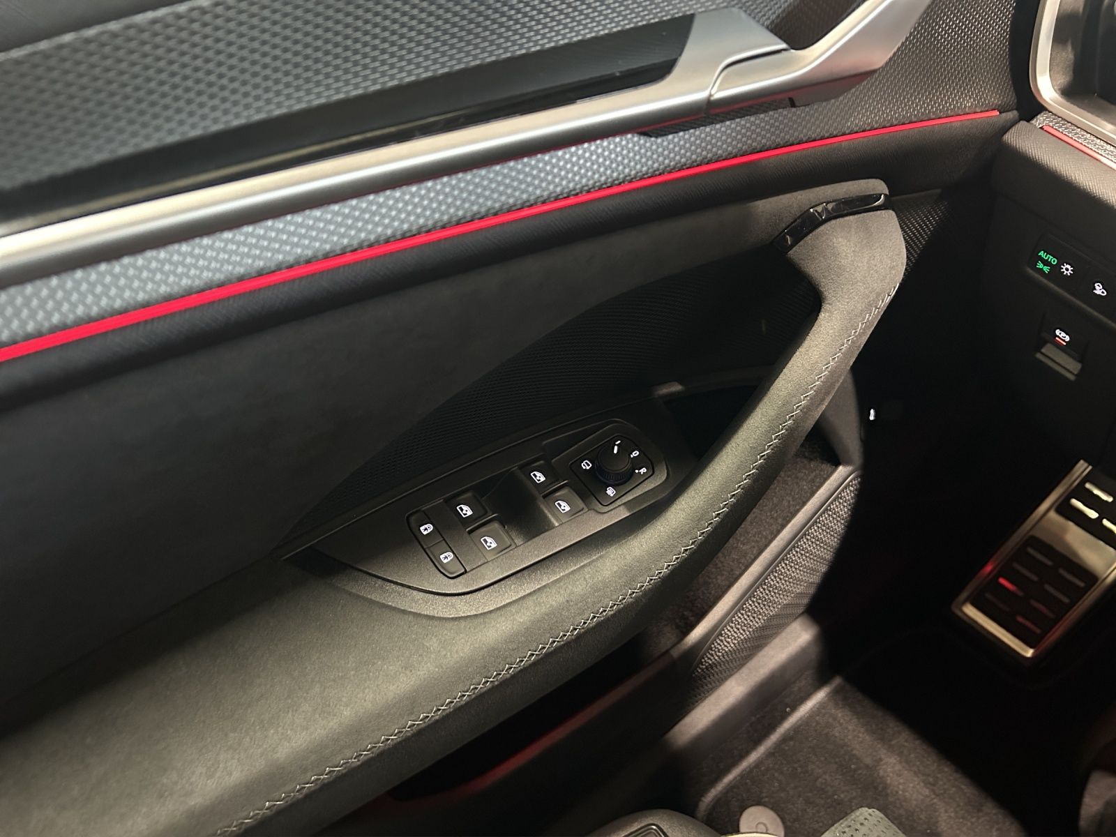 Fahrzeugabbildung SKODA Kodiaq 2.0 TDI 142 kW 4x4 Sportline AHZV MATRIX