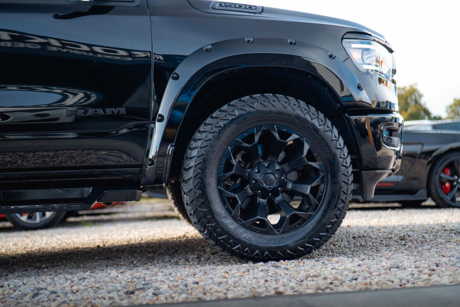 Fahrzeugabbildung Dodge RAM 5.7 V8 HEMI 4x4 OFFROAD Night Unfallfrei LED
