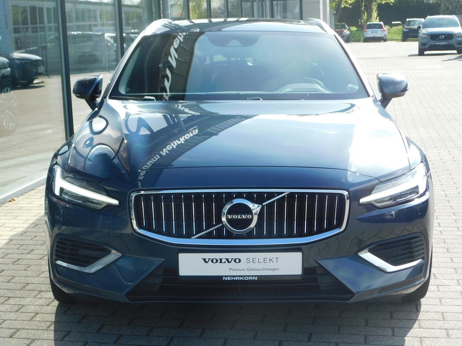 Fahrzeugabbildung Volvo V60 T6 AWD Recharge Inscription