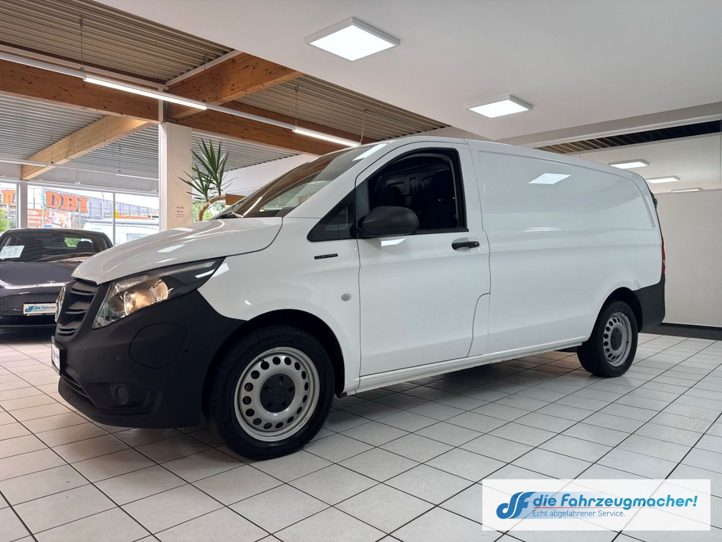 Fahrzeugabbildung Mercedes-Benz Vito Kasten e111 lang  LONG RANGE 60 DAB SHZ Rüc