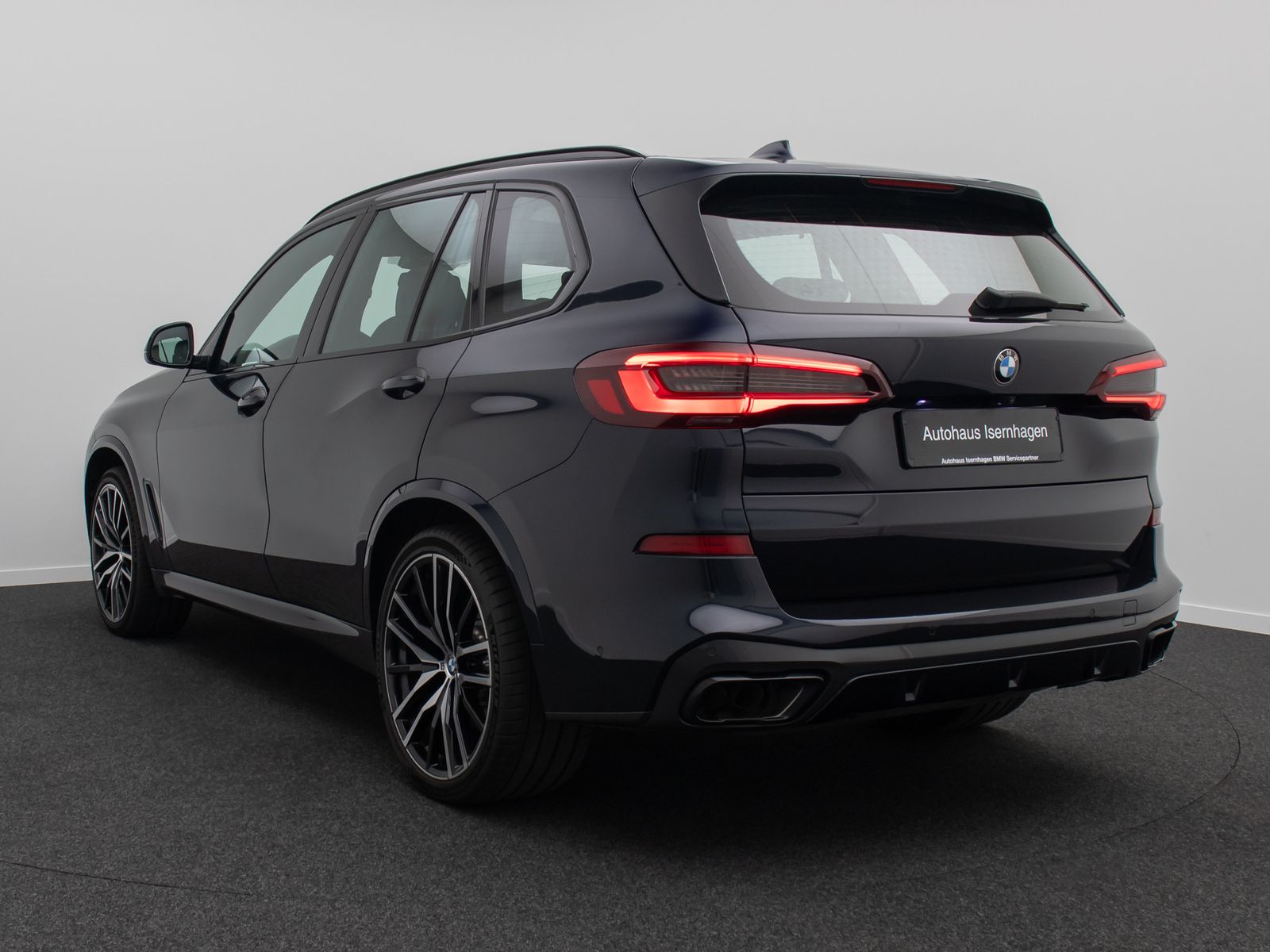 Fahrzeugabbildung BMW X5 M50i Panorama Laser Kamera HUD H/K AHK 22Zoll