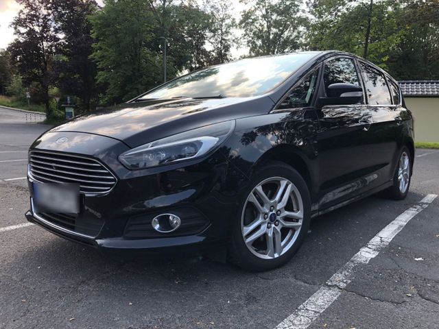 Ford -Max Titanium 209PS Leder Massage Pan...