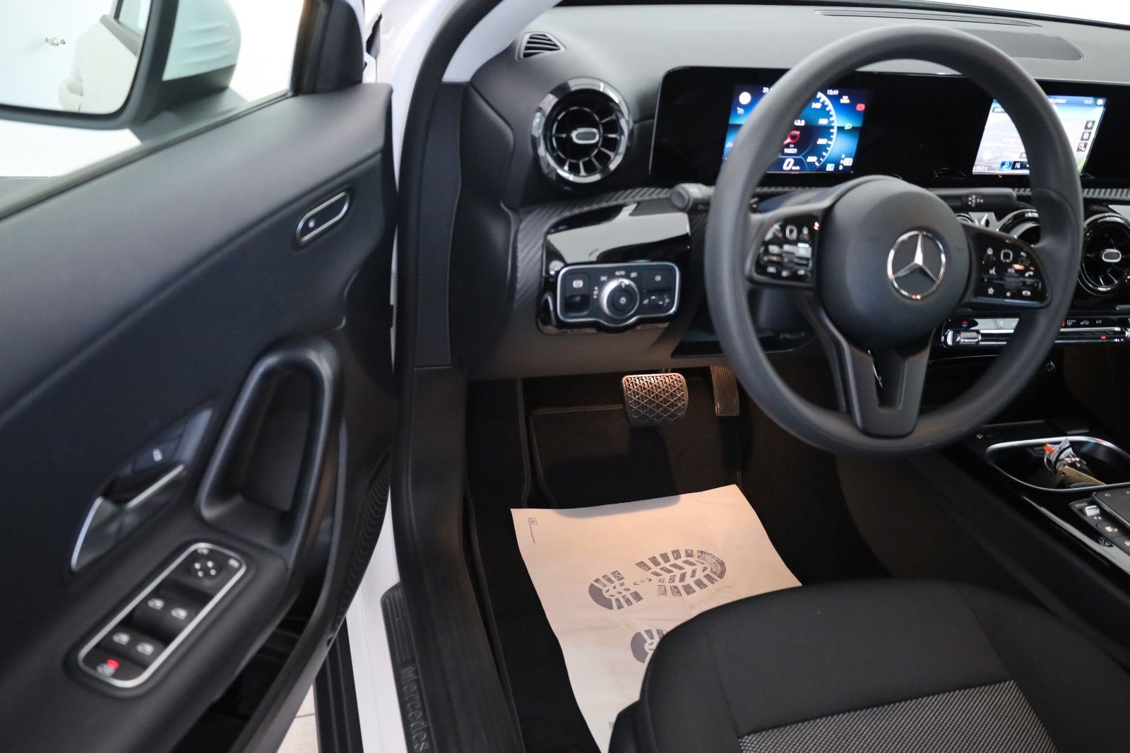 Fahrzeugabbildung Mercedes-Benz A 200 DTC Navi,SH,Park-Paket,Apple CarPlay
